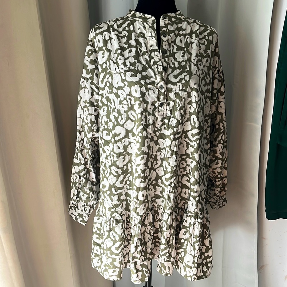 Elizabeth and James Large tunic dress w/ puffy sleeves, ruffle bottom, Medium
